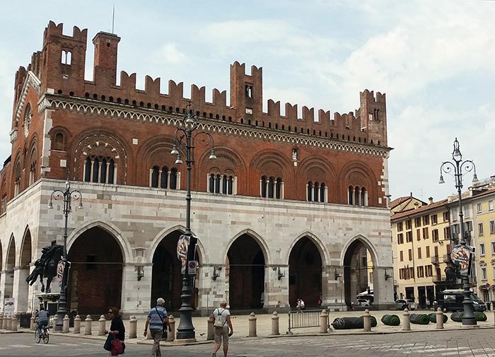 Piacenza: cosa vedere in un giorno | Viaggio nel Mondo